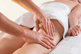 リンパマッサージの様子